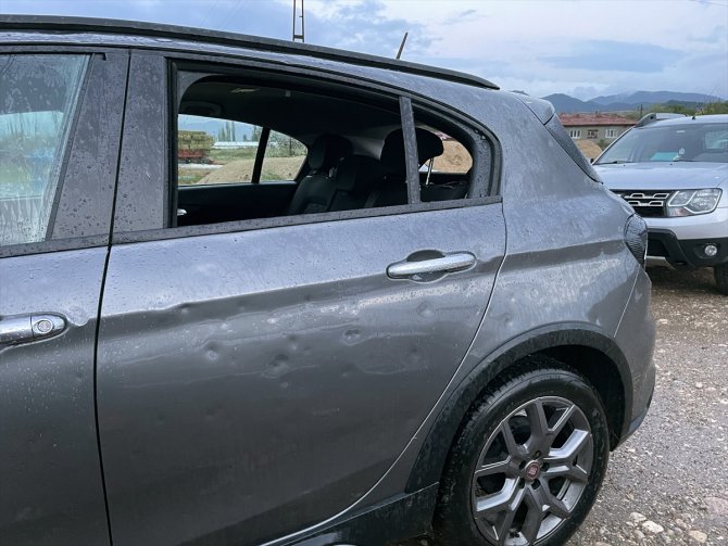 Sağanak ve dolu taşkınlara ve hasara neden oldu