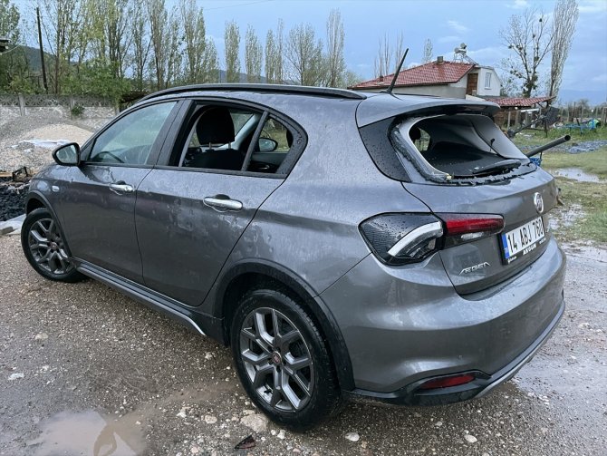 Sağanak ve dolu taşkınlara ve hasara neden oldu