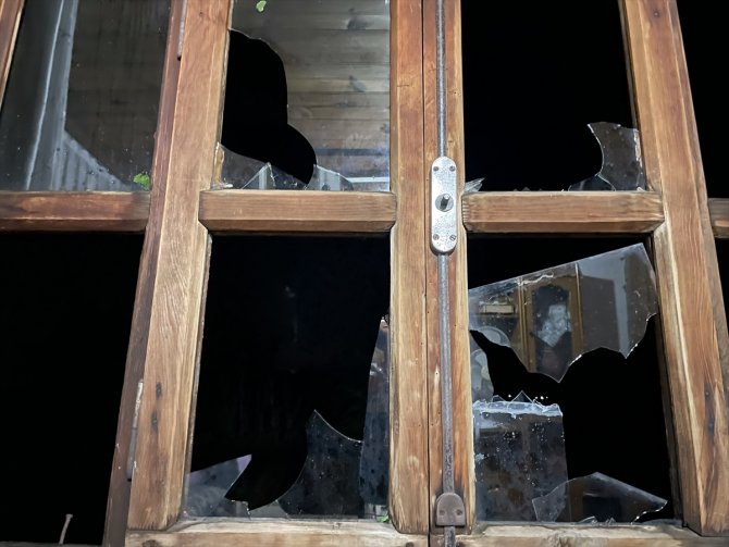 Sağanak ve dolu taşkınlara ve hasara neden oldu