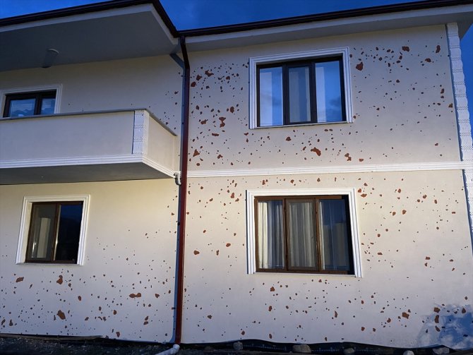 Sağanak ve dolu taşkınlara ve hasara neden oldu