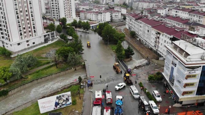 Esenyurt’ta sel bölgesi böyle görüntülendi