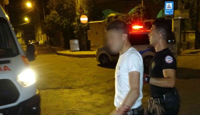 Eşiyle alışveriş yapan kadına laf attığı iddia edilen şahsa meydan dayağı