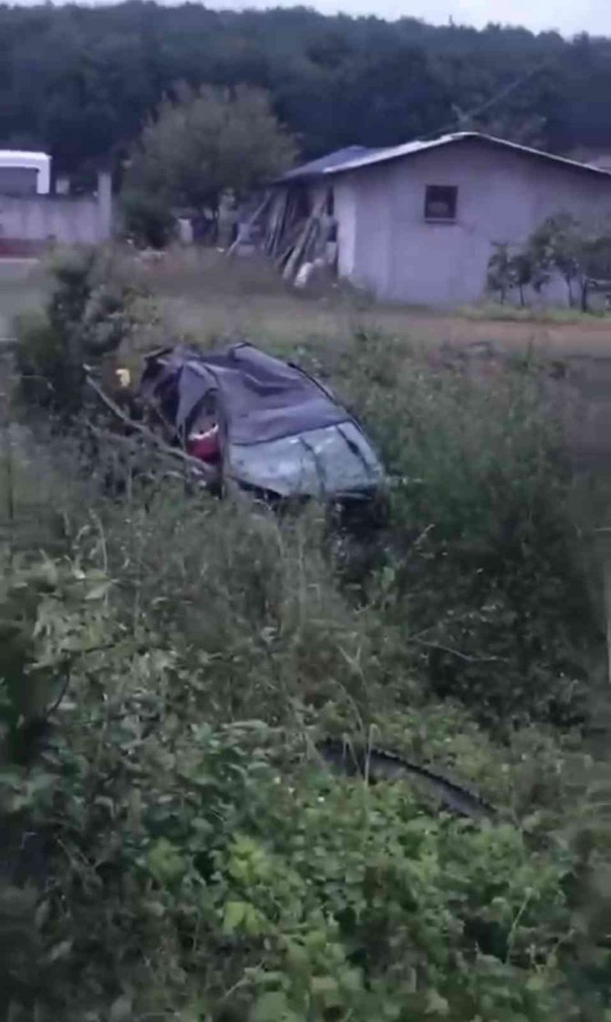 Kontrolden çıkan otomobil takla attı: Bir aileden geriye baba ve ikiz bebekler kaldı