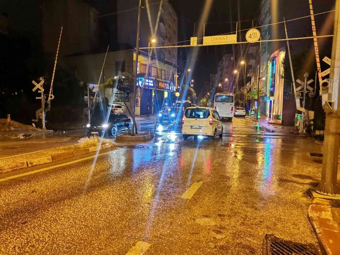 Sağanak yağış hayatı olumsuz etkiledi