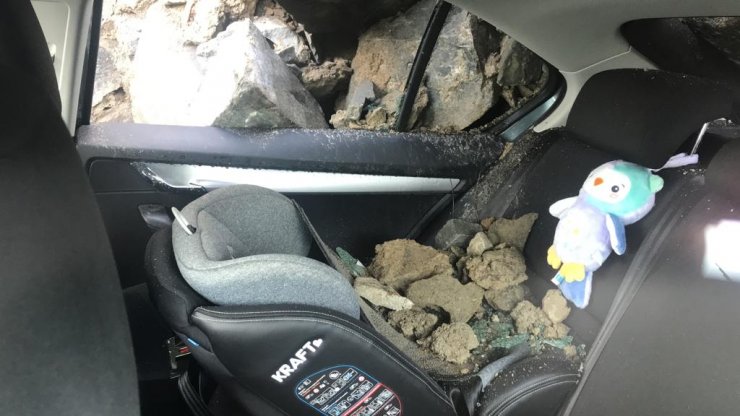 Sarıyer'de istinat duvarı çöktü 