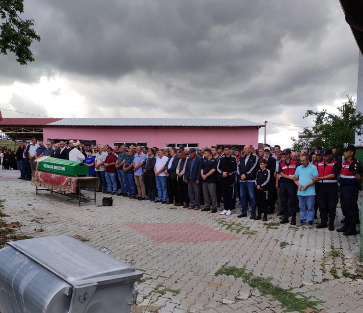 Selde hayatını kaybeden Asiye Bikmen, toprağa verildi