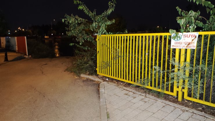 Sulama kanalına düşen yeğenini kurtarmak isterken akıntıda kayboldu