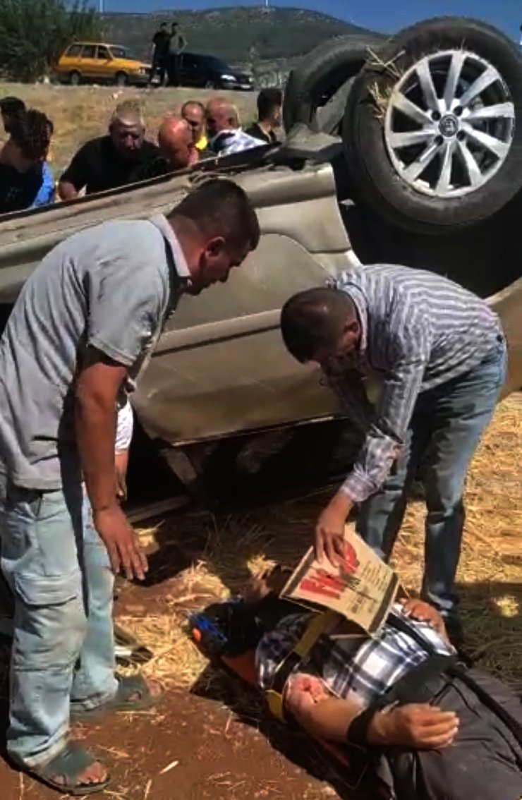 Tarlaya uçan otomobildeki 7 kişi yaralandı