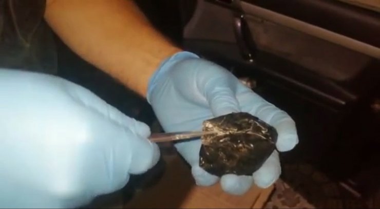 Alex'in tepki verdiği bölmede uyuşturucu bulundu