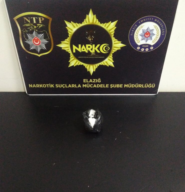 Alex'in tepki verdiği bölmede uyuşturucu bulundu