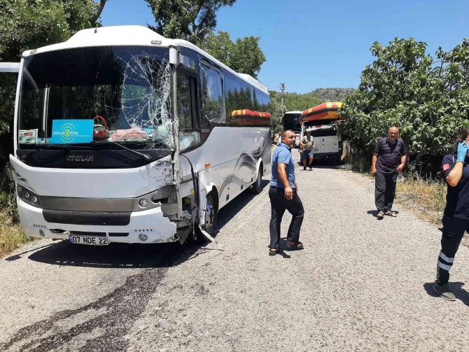 Antalya’da rafting dönüşü kaza: 8 yaralı
