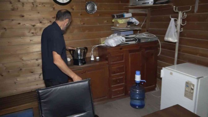 Bayram sakinliğini fırsat bilip 80 bin liralık malzeme çaldılar