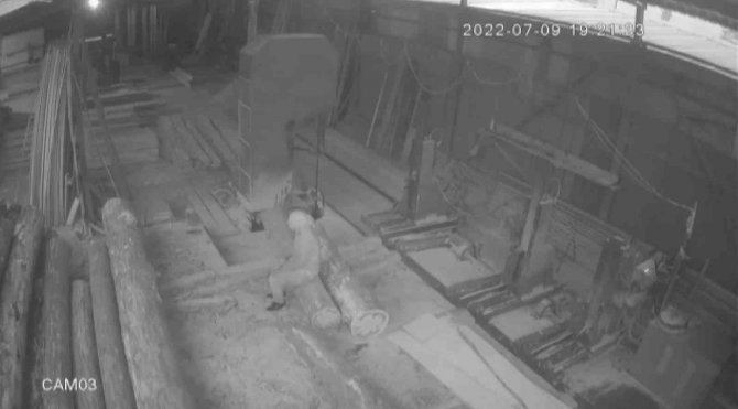 Bayram sakinliğini fırsat bilip 80 bin liralık malzeme çaldılar