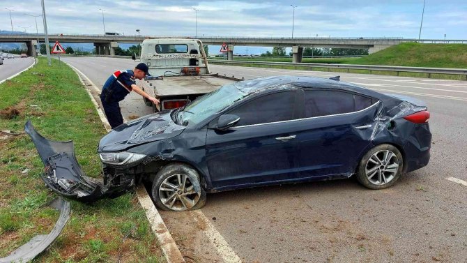 Bayram ziyaretine giderken kaza yaptılar: 3 yaralı
