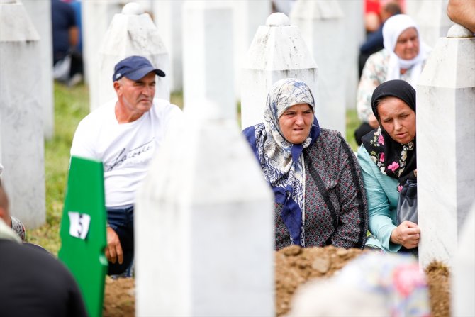 Srebrenitsa soykırımının 50 kurbanı daha toprağa verildi
