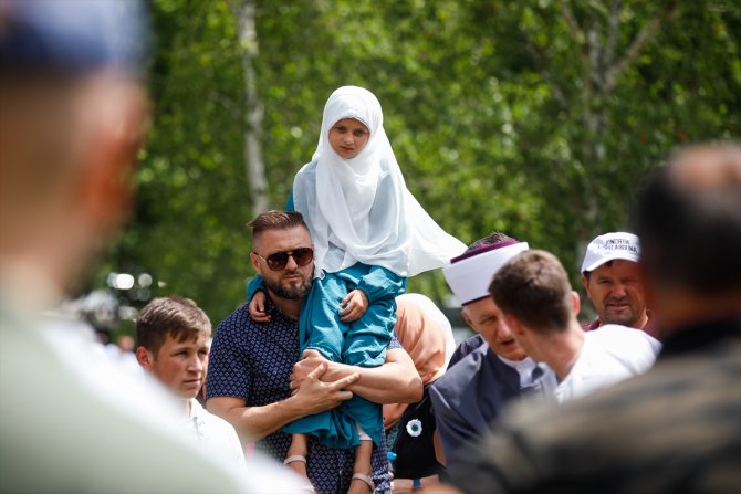 Srebrenitsa soykırımının 50 kurbanı daha toprağa verildi