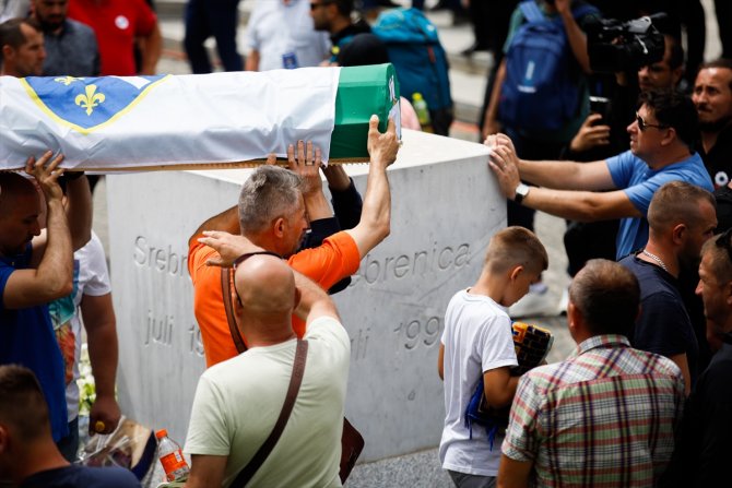 Srebrenitsa soykırımının 50 kurbanı daha toprağa verildi