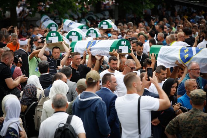 Srebrenitsa soykırımının 50 kurbanı daha toprağa verildi