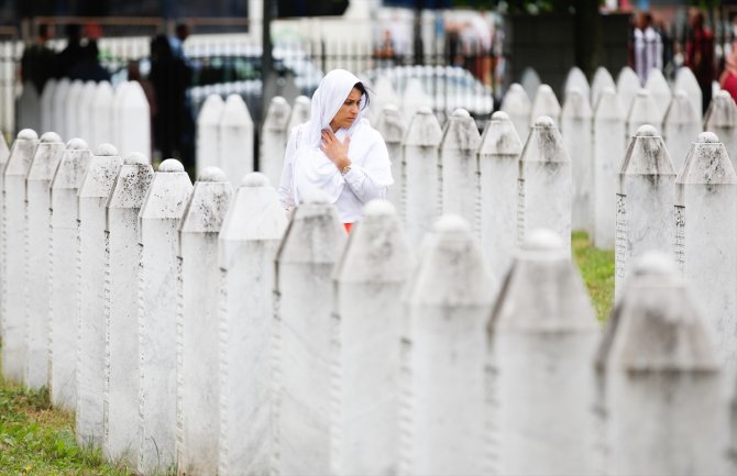 Srebrenitsa soykırımının 50 kurbanı daha toprağa verildi