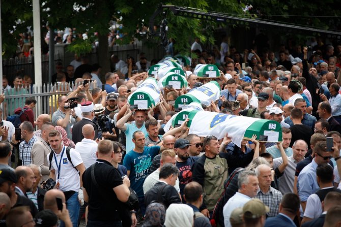 Srebrenitsa soykırımının 50 kurbanı daha toprağa verildi