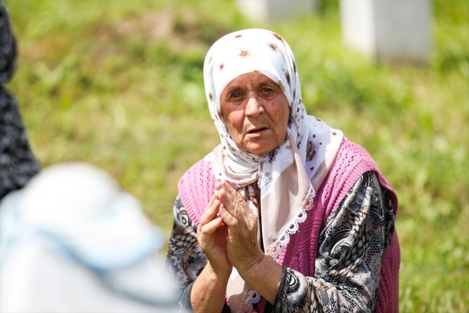 Srebrenitsa soykırımının 50 kurbanı daha toprağa verildi