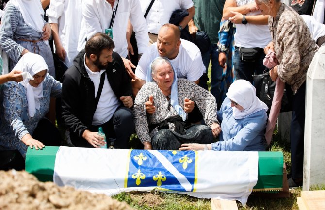 Srebrenitsa soykırımının 50 kurbanı daha toprağa verildi