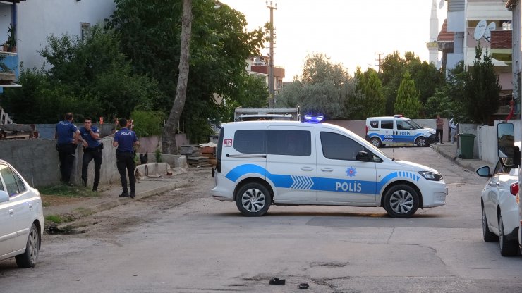 'Çeyrek altın' kavgasının tarafları bayram ziyaretinde karşılaştı: 1 polis yaralandı, 2 gözaltı