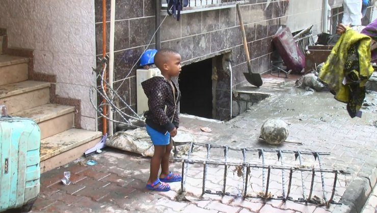 Esenyurt'ta su baskınları sonrası temizlik çalışmaları sürüyor 