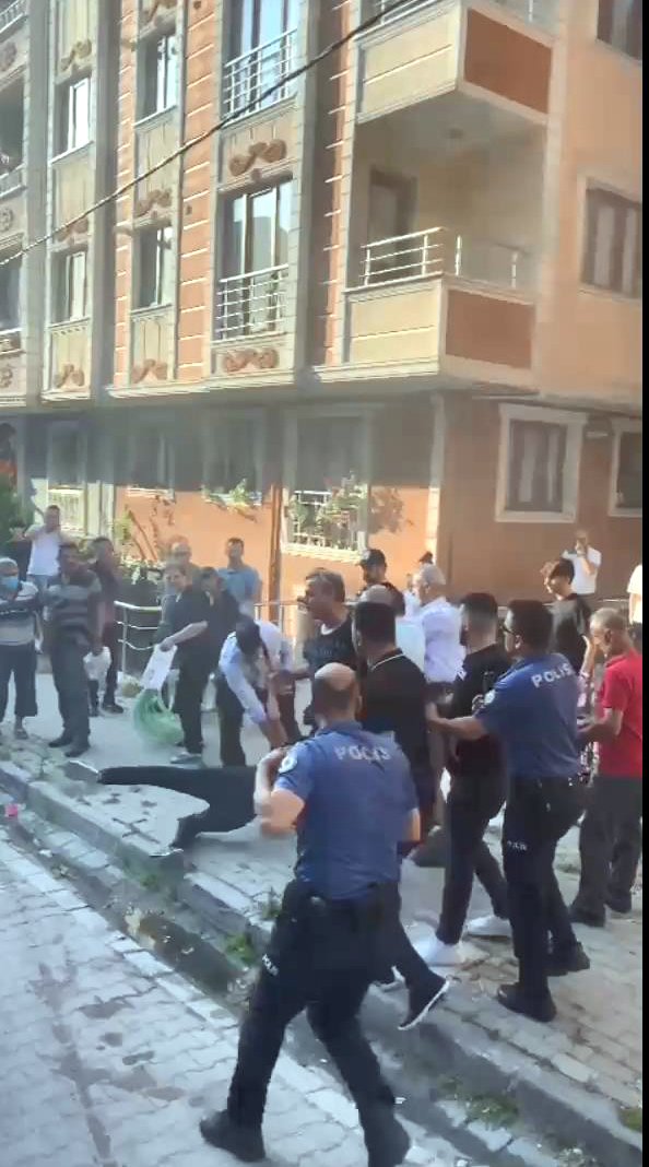 Ev sahibi yangın çıkardığını öne sürdüğü kiracısına saldırdı