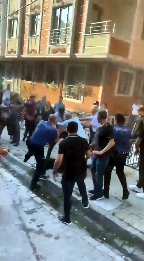 Ev sahibi yangın çıkardığını öne sürdüğü kiracısına saldırdı