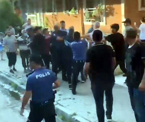 Ev sahibi yangın çıkardığını öne sürdüğü kiracısına saldırdı