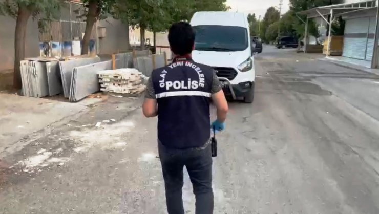 Evinin bahçesinde otururken yorgun mermi ile yaralandı