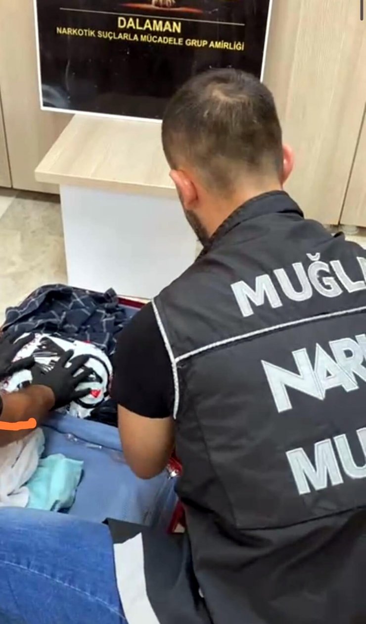 Havalimanında uyuşturucuyla yakalandı, tutuklandı
