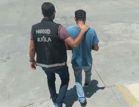 Havalimanında uyuşturucuyla yakalandı, tutuklandı