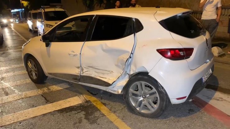 İki araç çarpıştı: 2'si çocuk 3 yaralı