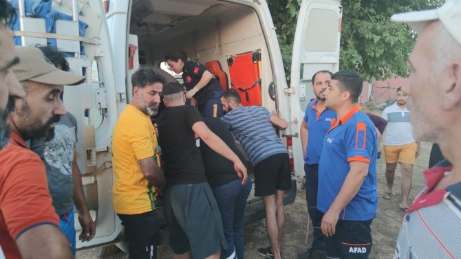 Kayalıklardan düşen vatandaşı AFAD ekibi kurtardı