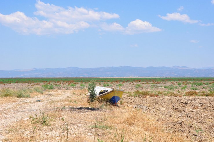 Kuruyan 'Marmara Gölü üzerinde arazi savaşları başladı'