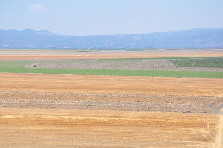 Kuruyan 'Marmara Gölü üzerinde arazi savaşları başladı'