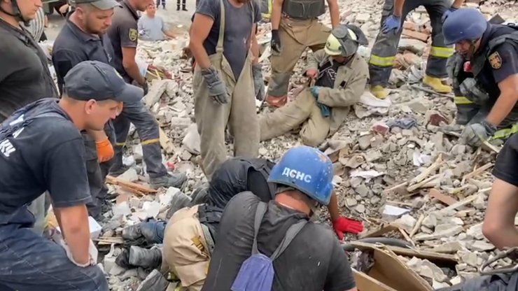 Rusya'dan Ukrayna’ya roket saldırısı: 15 ölü, 6 yaralı