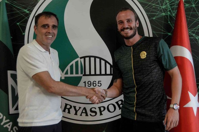 Sinan Kurumuş resmen Sakaryaspor’da
