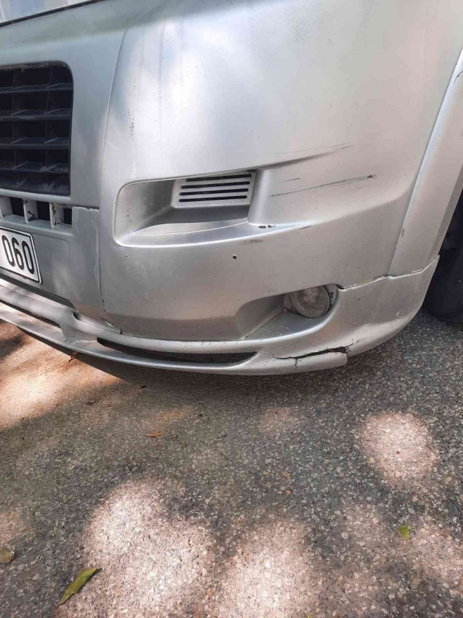 2 bin 300 liralık hasar için 10 lira bırakıp gitti