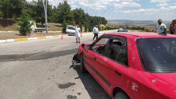 2 otomobilin karıştığı kazada 4’ü çocuk 9 kişi yaralandı