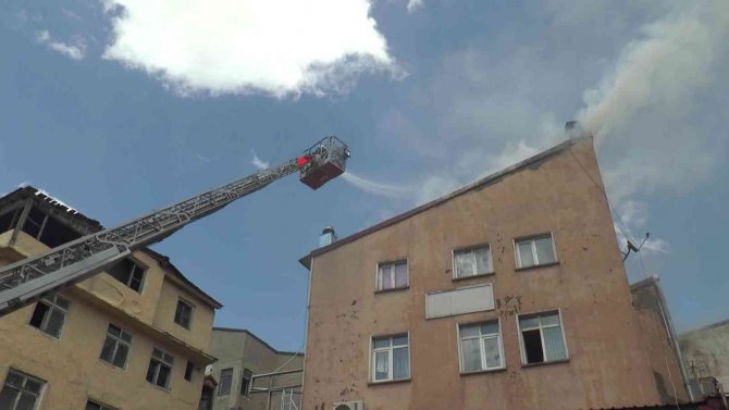 Apartta çıkan yangın korkuttu