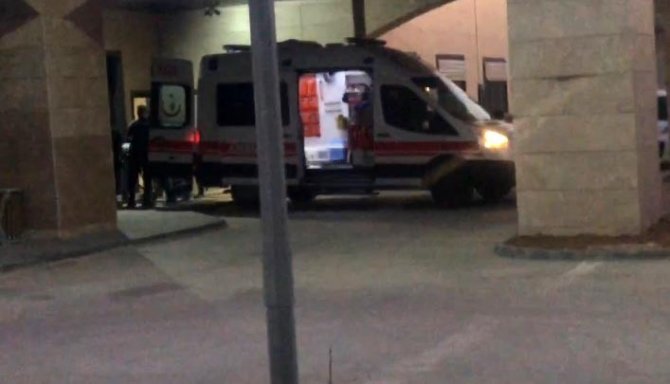 Balkondan düşen kız yaşam mücadelesi veriyor