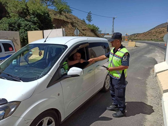 Bayram dolayısıyla artan araç hareketliliği nedeniyle trafik denetimleri sıklaştırıldı