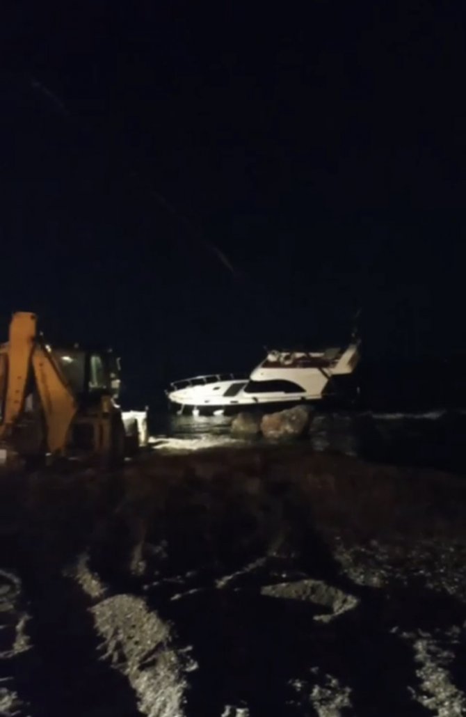 Bursa milyonluk lüks yat karaya oturdu