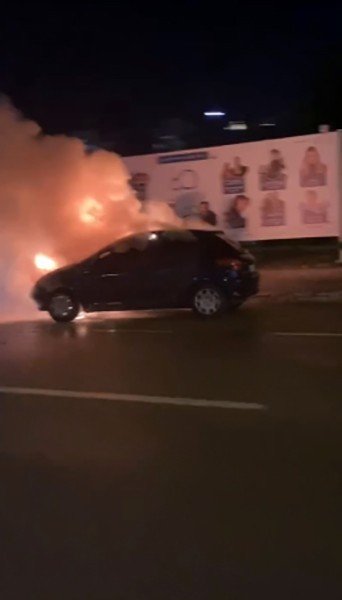 Bursa’da seyir halindeki otomobil alev alev yandı