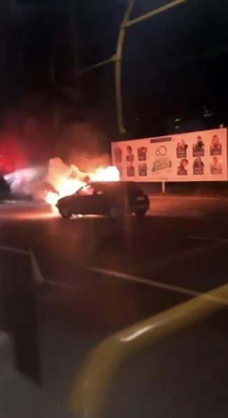 Bursa’da seyir halindeki otomobil alev alev yandı