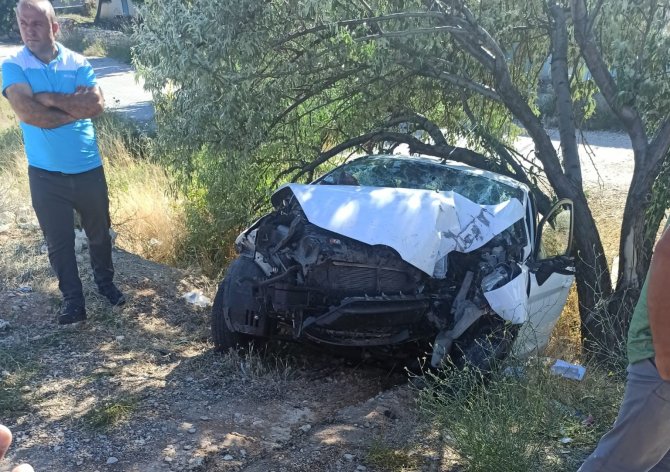 Cenaze yolunda feci kaza: 3 ölü, 2 yaralı