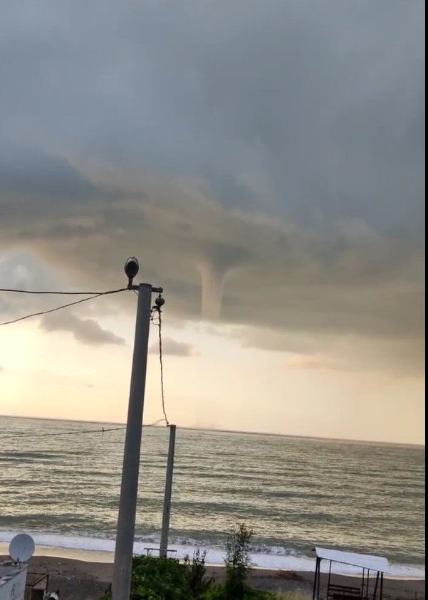 Denizde hortum oluştu